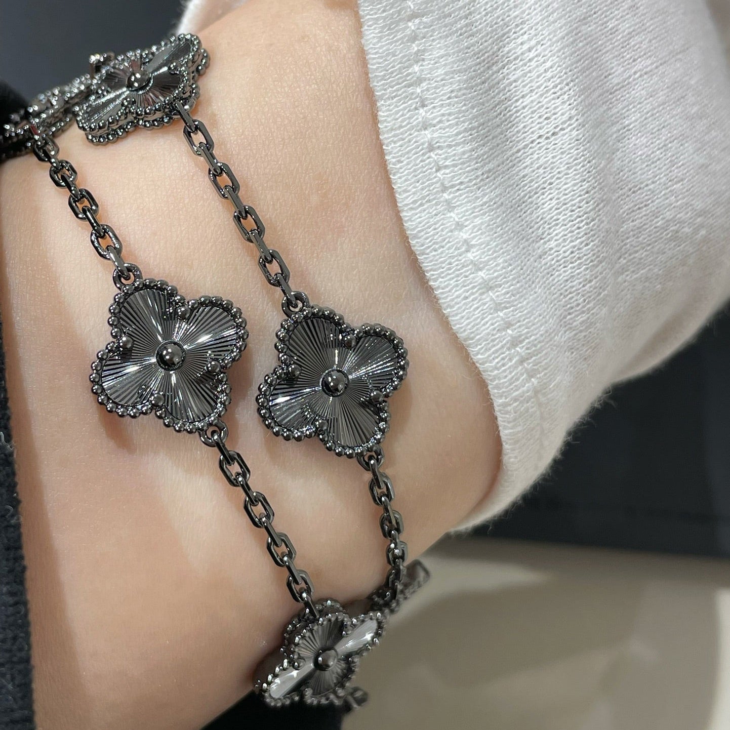 [Clover Jewelry]CLOVER 5 MOTIF BLACK BRACELET