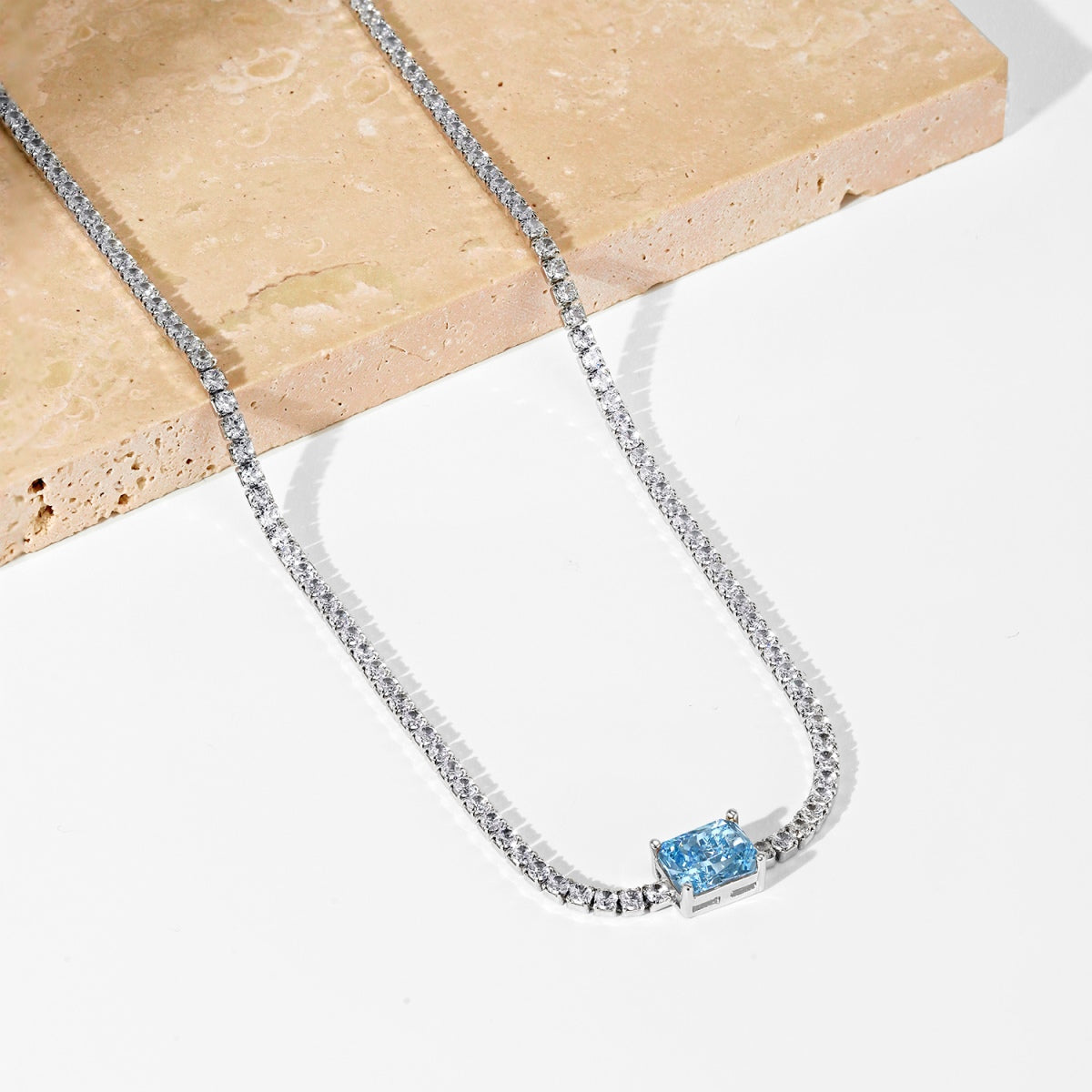 [Clover Jewelry]2.0 Karat aufwendige Smaragdschliff-Halskette