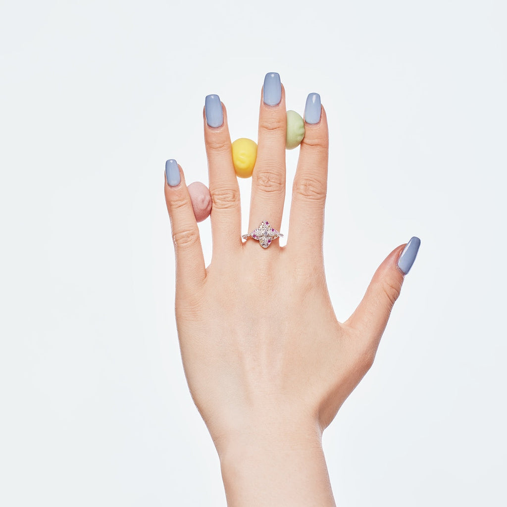 [Clover Jewelry]豪華なカラフルフラワー型バンケットリング