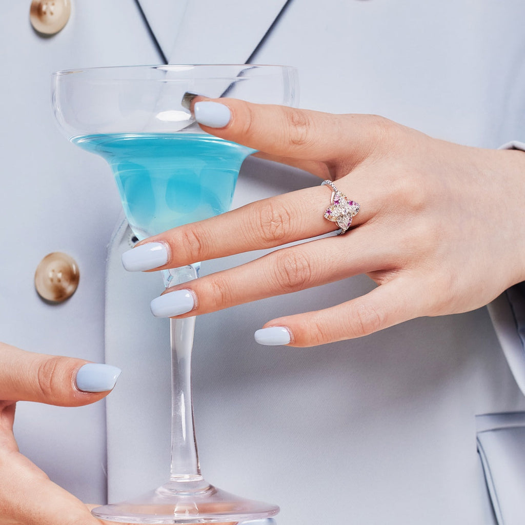 [Clover Jewelry]豪華なカラフルフラワー型バンケットリング
