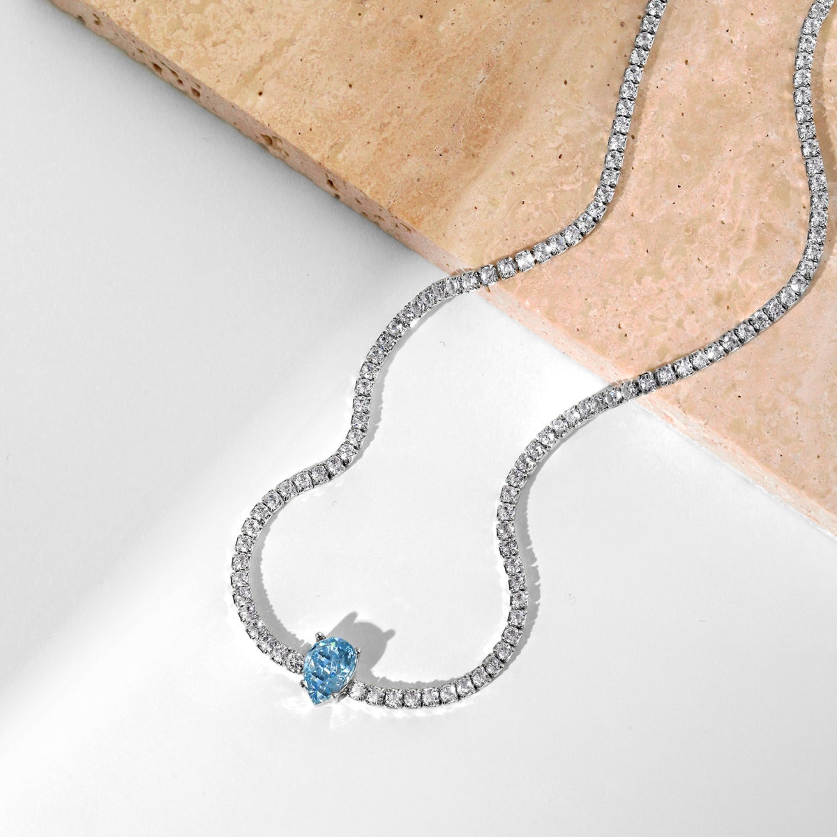 [Clover Jewelry]1.0カラット ユニーク ペアカット テニスネックレス