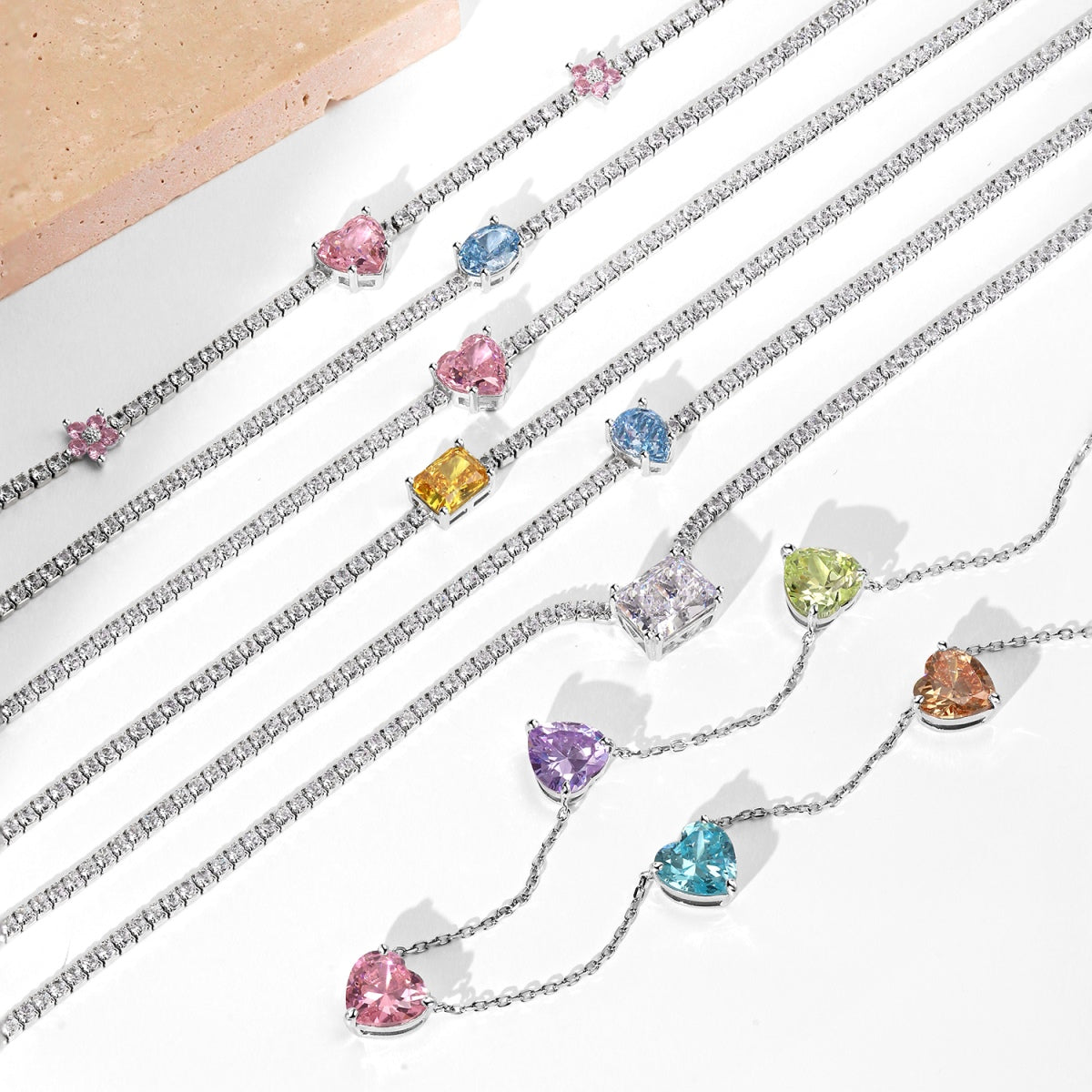 [Clover Jewelry]煌めくピンクのハートフラワーネックレス