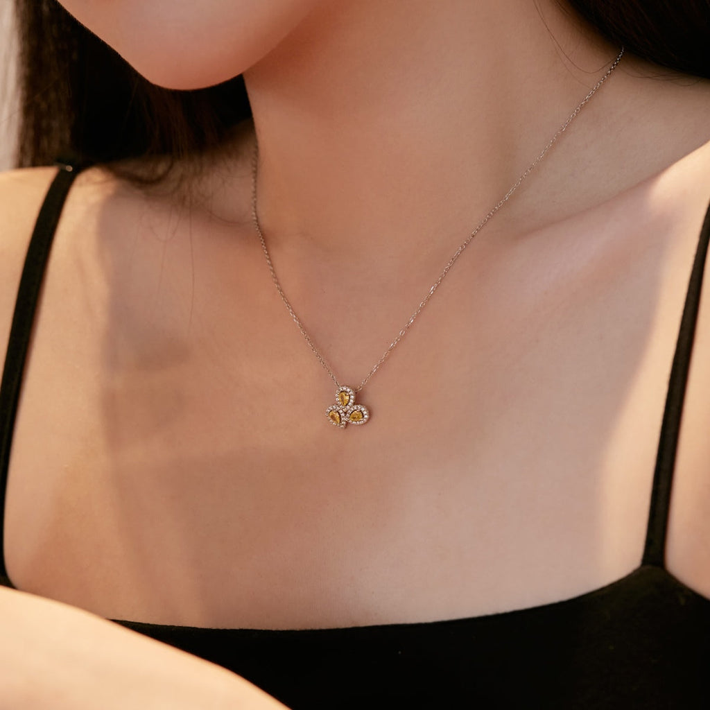 [Clover Jewelry]エレガントな花型ペアーカットネックレス
