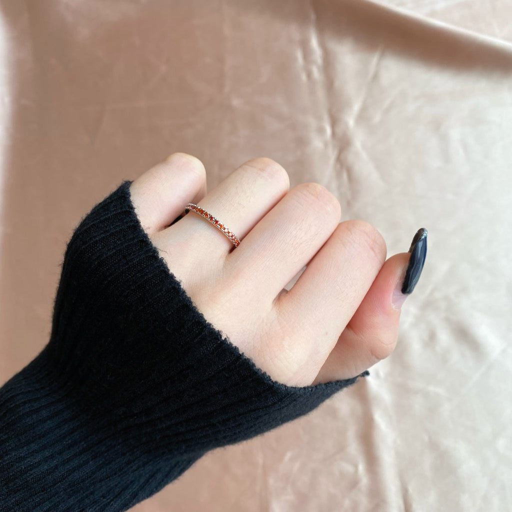 [クローバージュエリー]繊細なきらめき、ラウンドカットデイリーリング