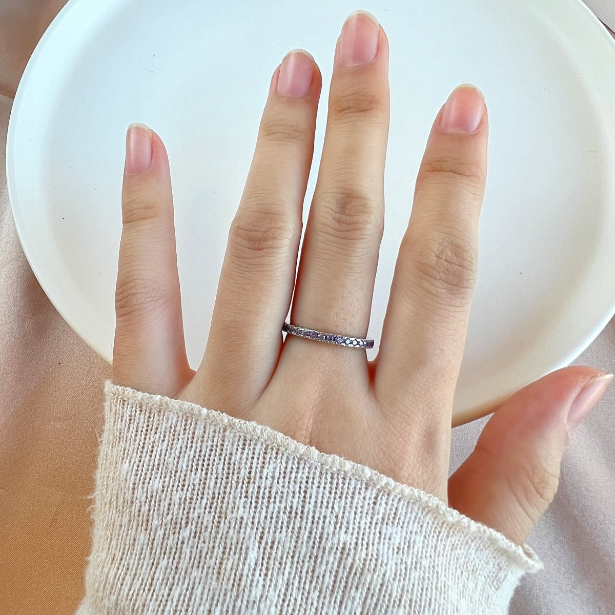 [クローバージュエリー]繊細なきらめき、ラウンドカットデイリーリング