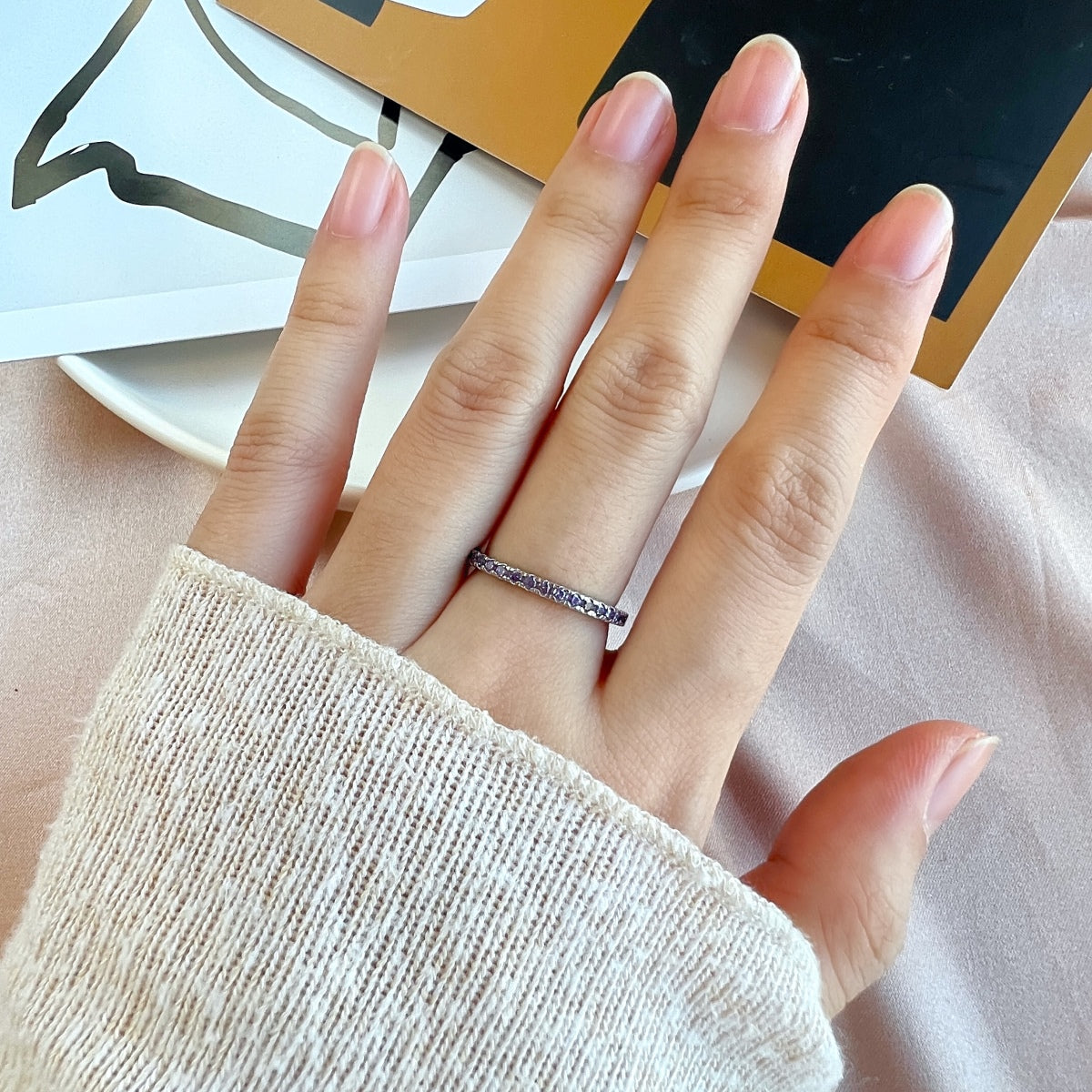 [クローバージュエリー]繊細なきらめき、ラウンドカットデイリーリング
