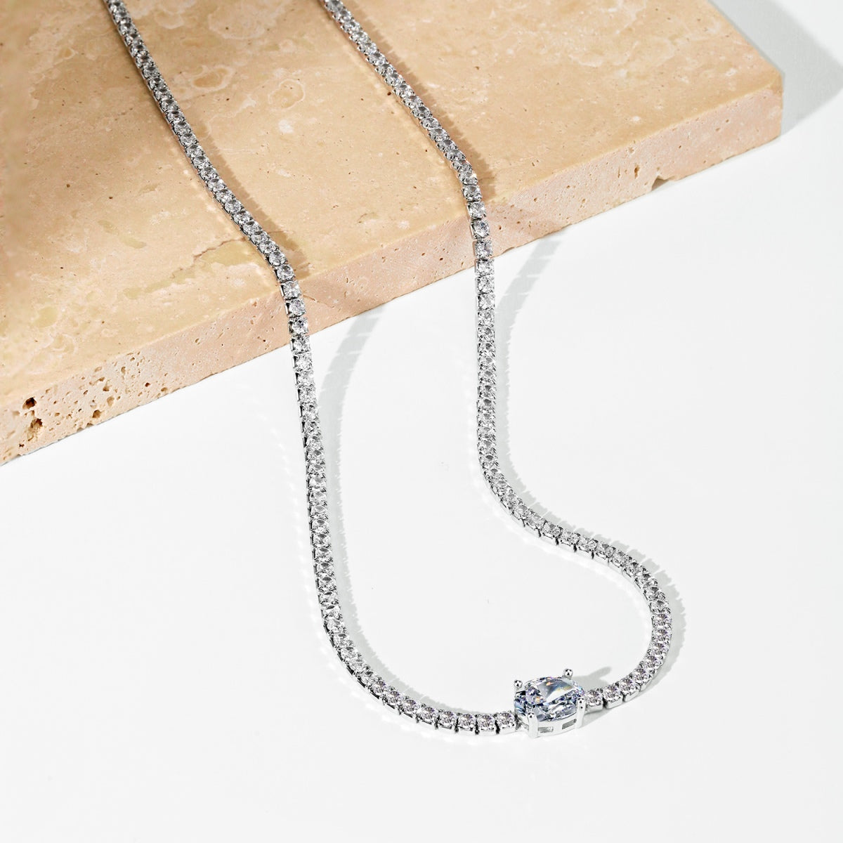 [Clover Jewelry]1.0カラット 輝くオーバルカットネックレス