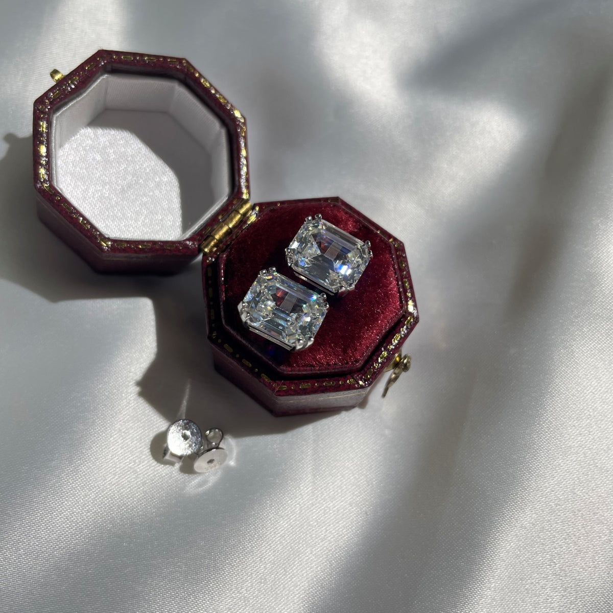 [Clover Jewelry]Funkelnde Ohrringe in quadratischer Form