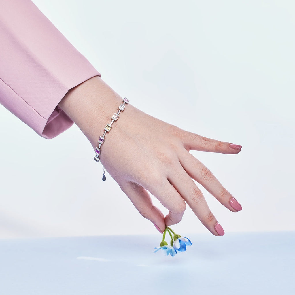 [Clover Jewelry]華奢で魅力的なエメラルドカットのデイリーブレスレット