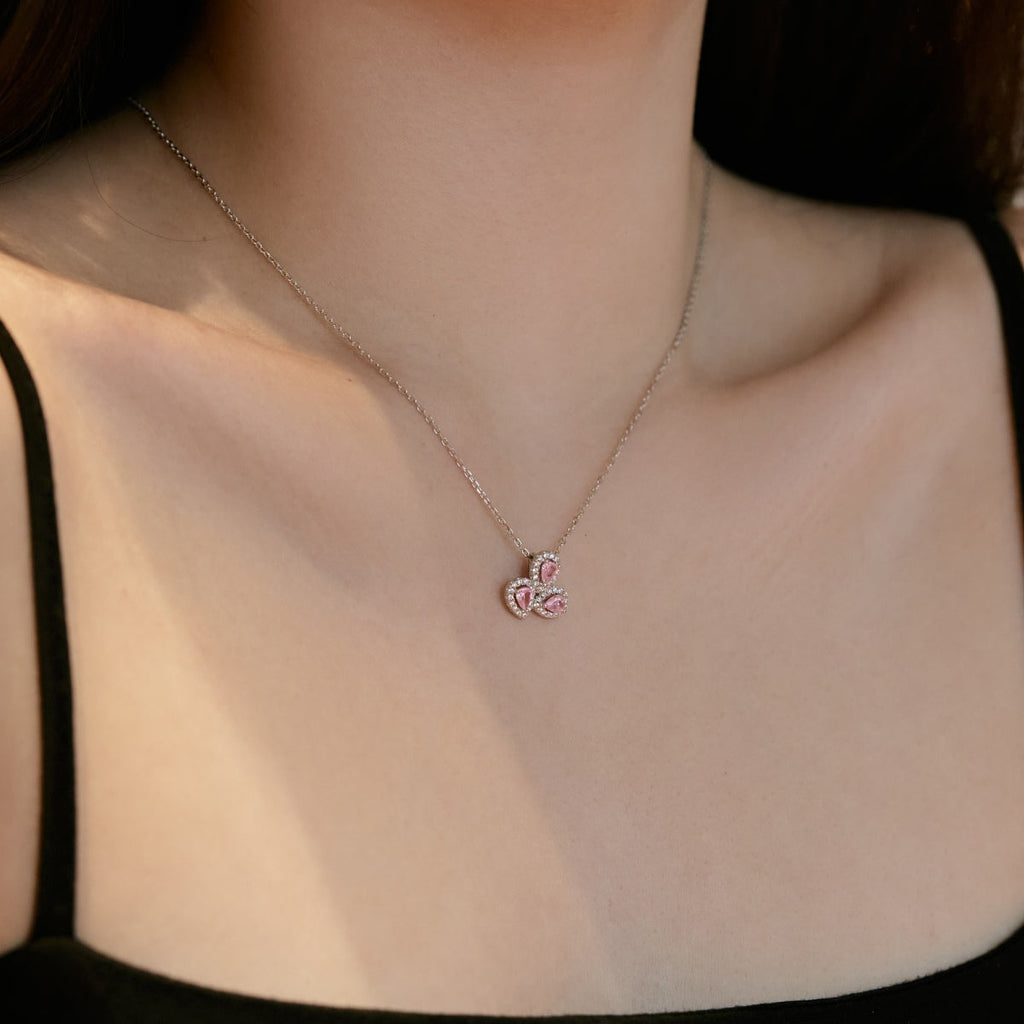 [Clover Jewelry]エレガントな花型ペアーカットネックレス