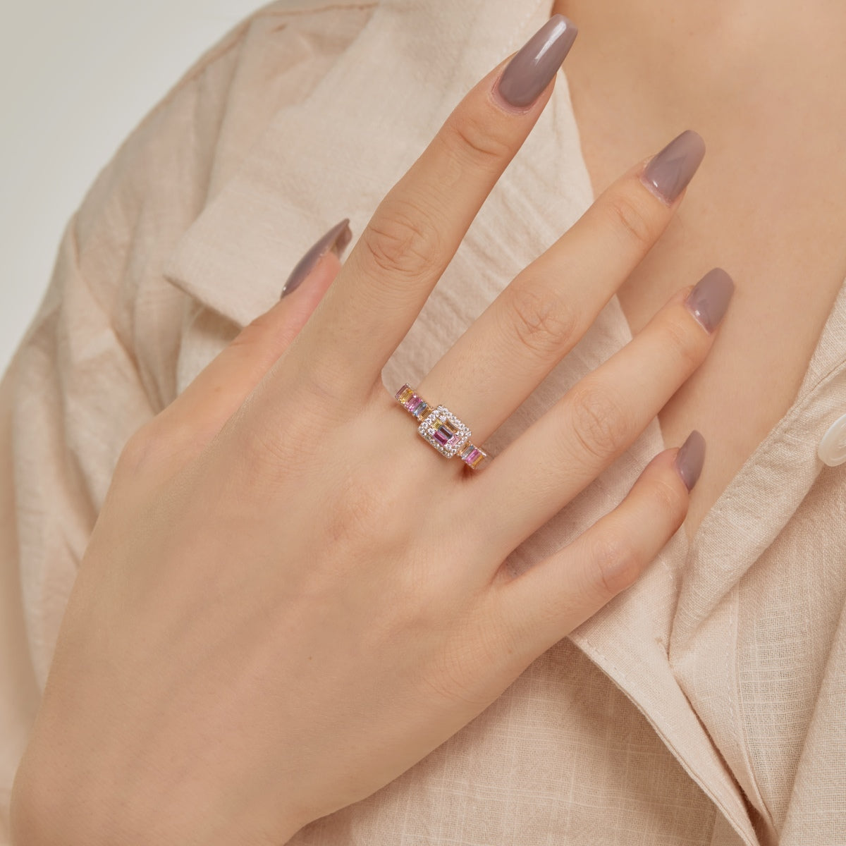 [Clover Jewelry]鮮やかな色合いのラディアントカットパーティーリング