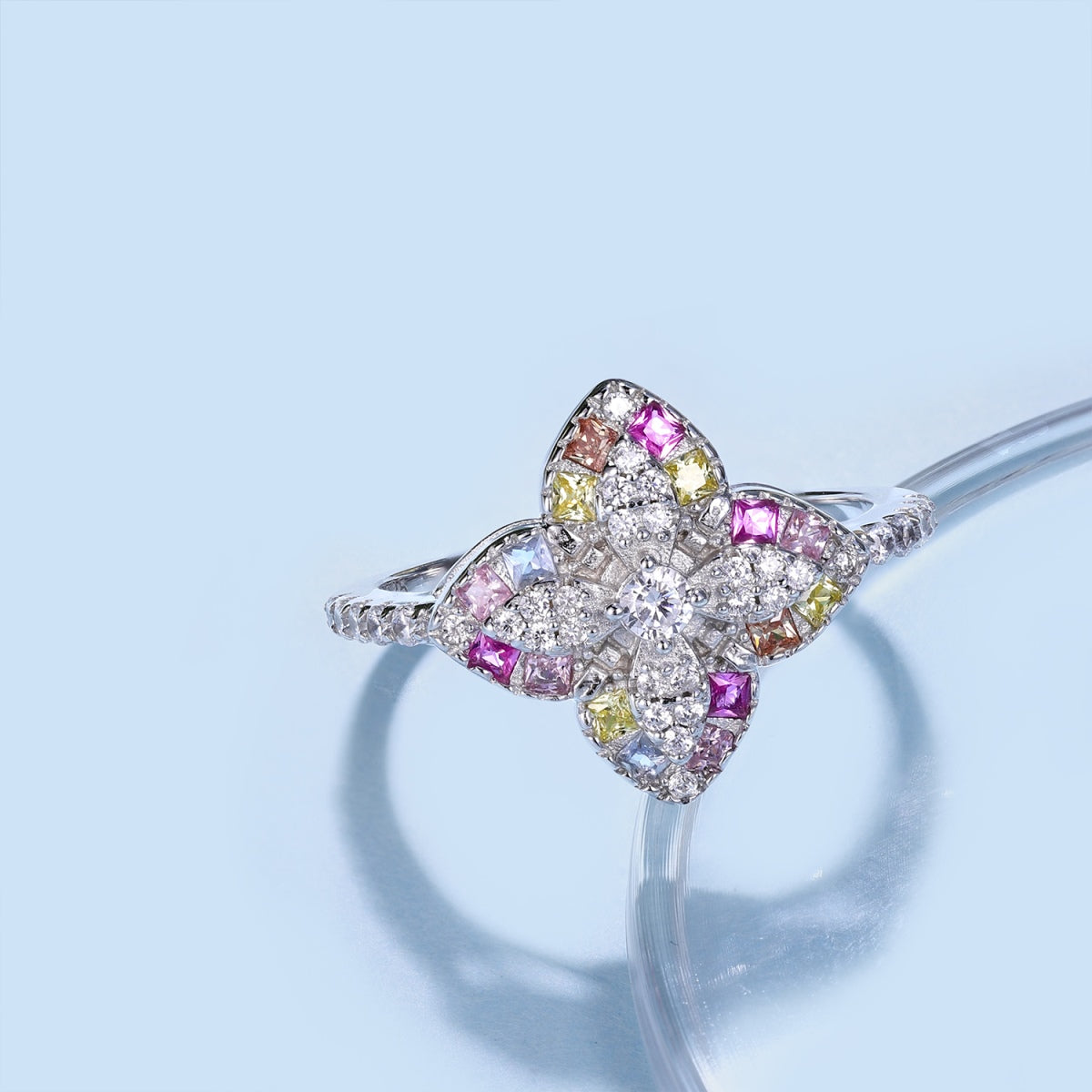 [Clover Jewelry]豪華なカラフルフラワー型バンケットリング