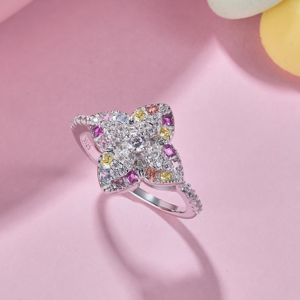[Clover Jewelry]豪華なカラフルフラワー型バンケットリング