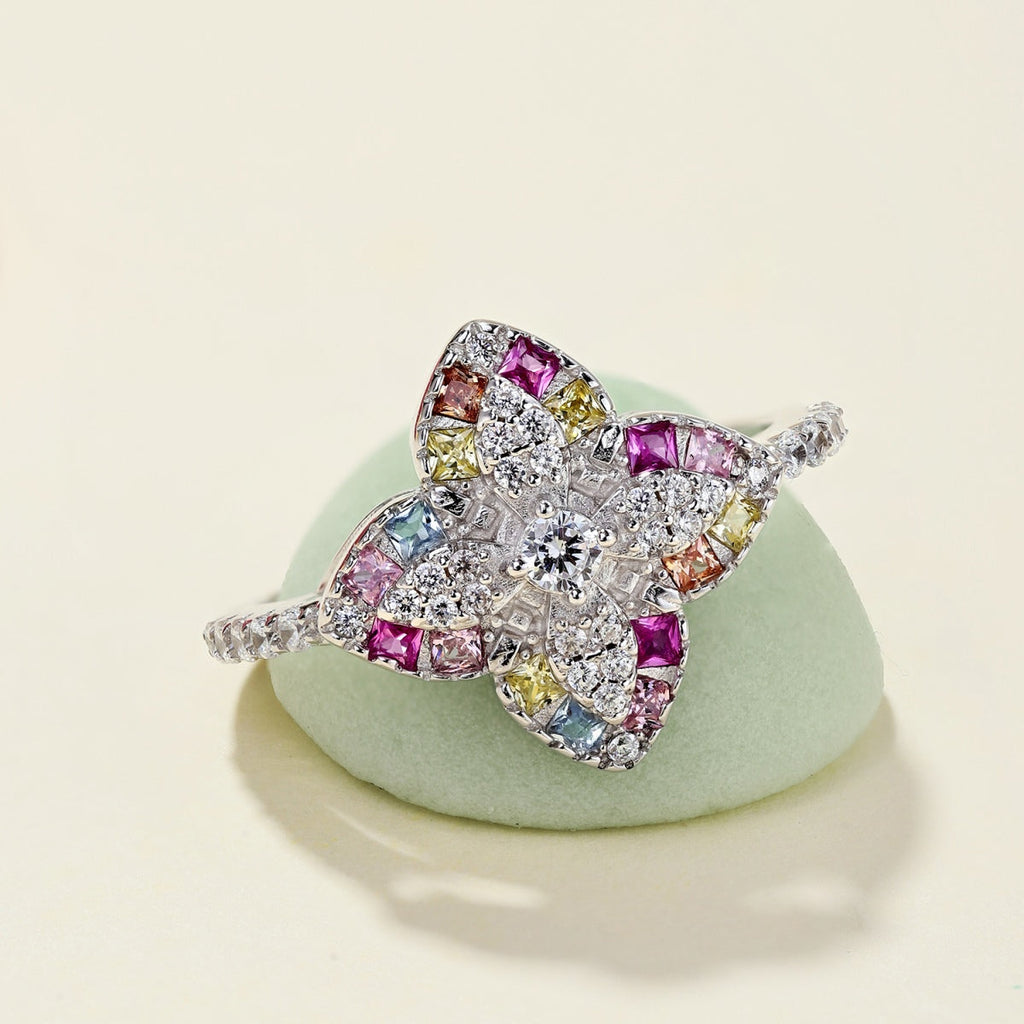 [Clover Jewelry]豪華なカラフルフラワー型バンケットリング