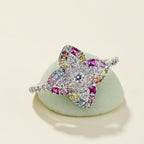[Clover Jewelry]豪華なカラフルフラワー型バンケットリング