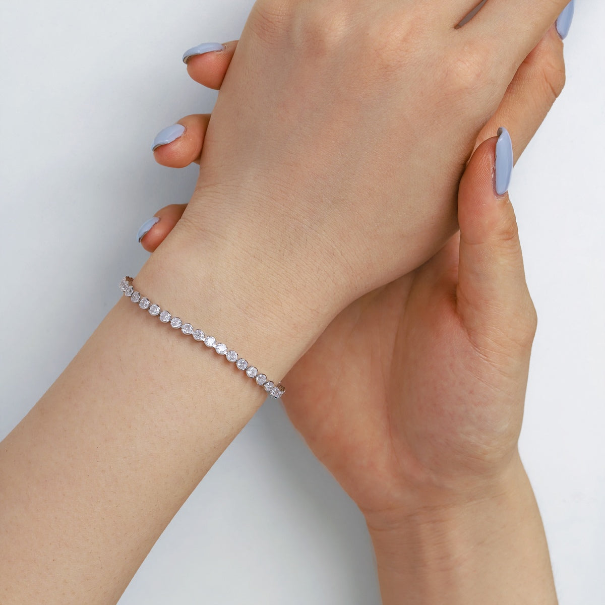 [Clover Jewelry]華やかな輝きのラウンドカットブレスレット