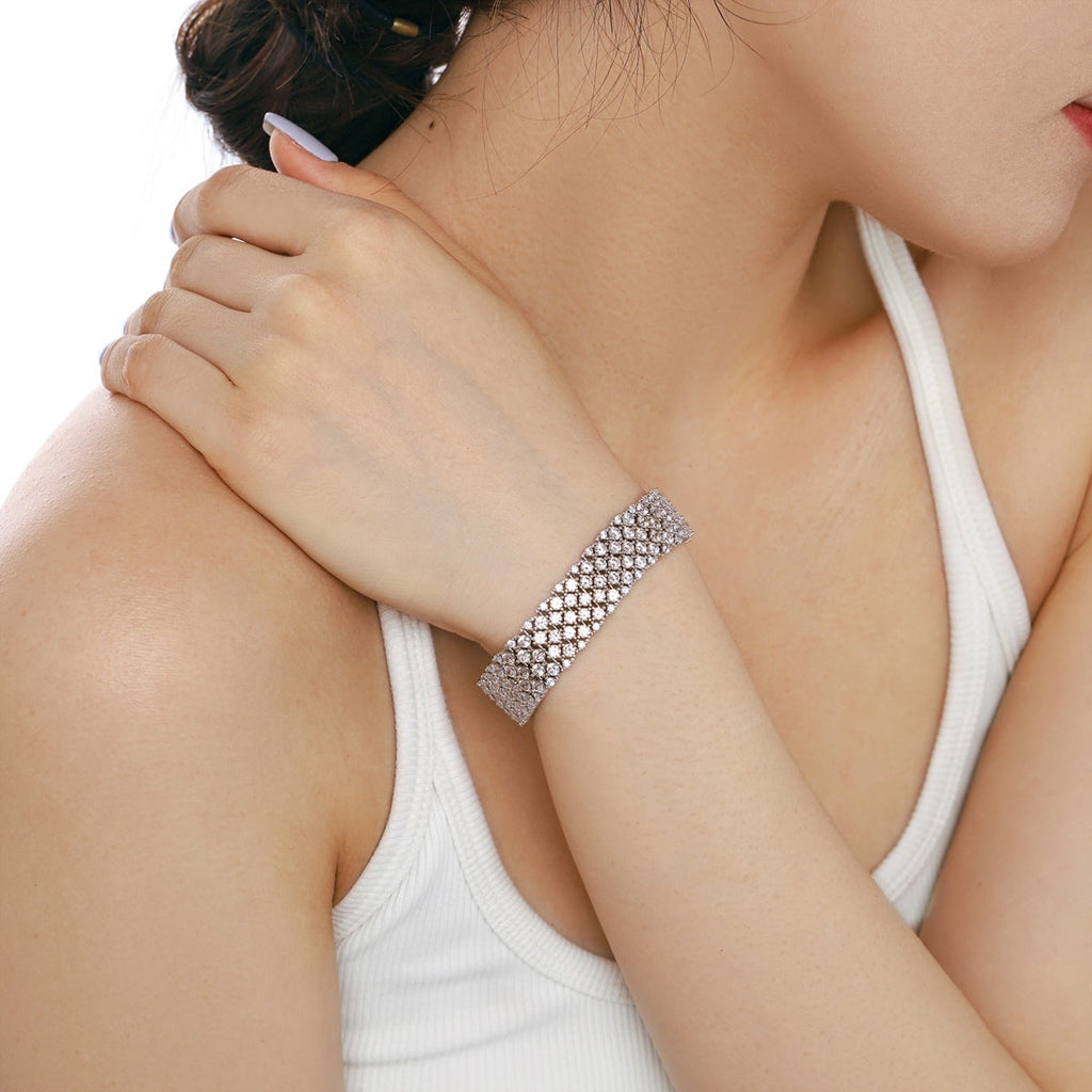 [Clover Jewelry]華やかなエレガントなラウンドカットパーティーブレスレット