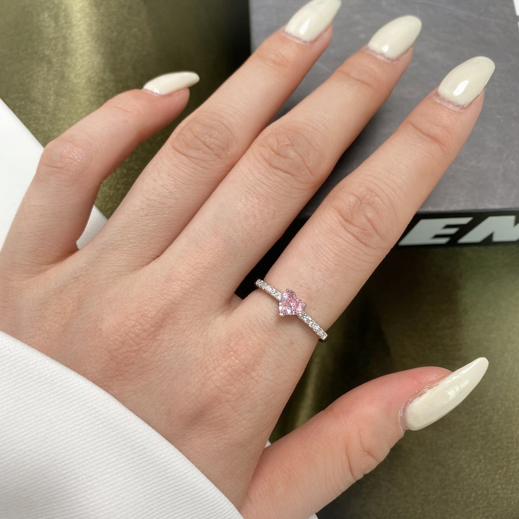 [Clover Jewelry]0.5カラット エタニティ 魅惑的なハート形 ラバーリング