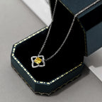 [Clover Jewelry] 豪華フラワーシェイプ・プリンセスカットネックレス