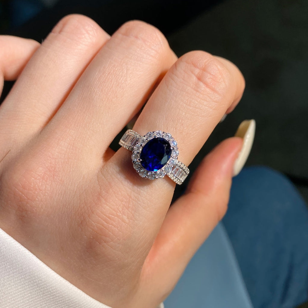 [Clover Jewelry]1.5カラット 魅惑的なオーバルカット バンケットリング