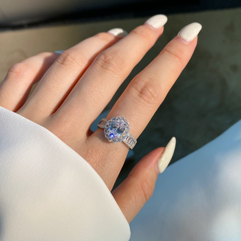 [Clover Jewelry]1.5カラット 魅惑的なオーバルカット バンケットリング