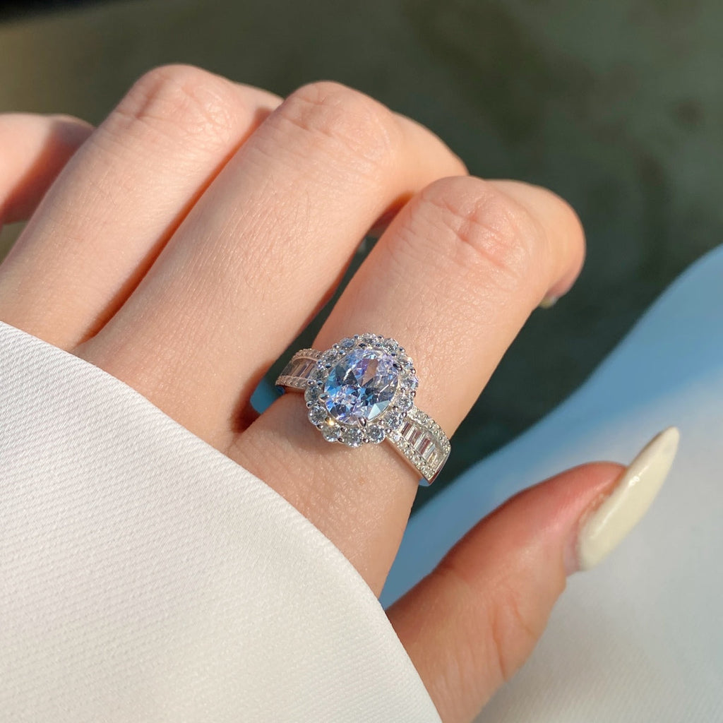 [Clover Jewelry]1.5カラット 魅惑的なオーバルカット バンケットリング