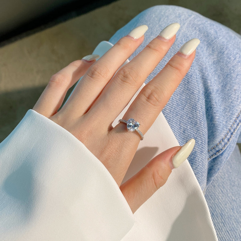 [Clover Jewelry]2.0カラット 華やかで光沢のあるハートカットラバーリング