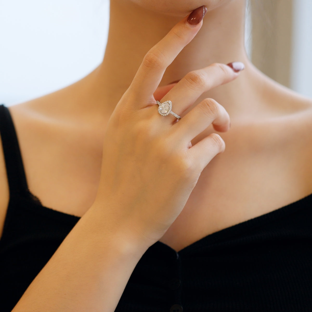 [Clover Jewelry]1.0カラット 豪華絢爛 ウォータードロップ型 結婚指輪
