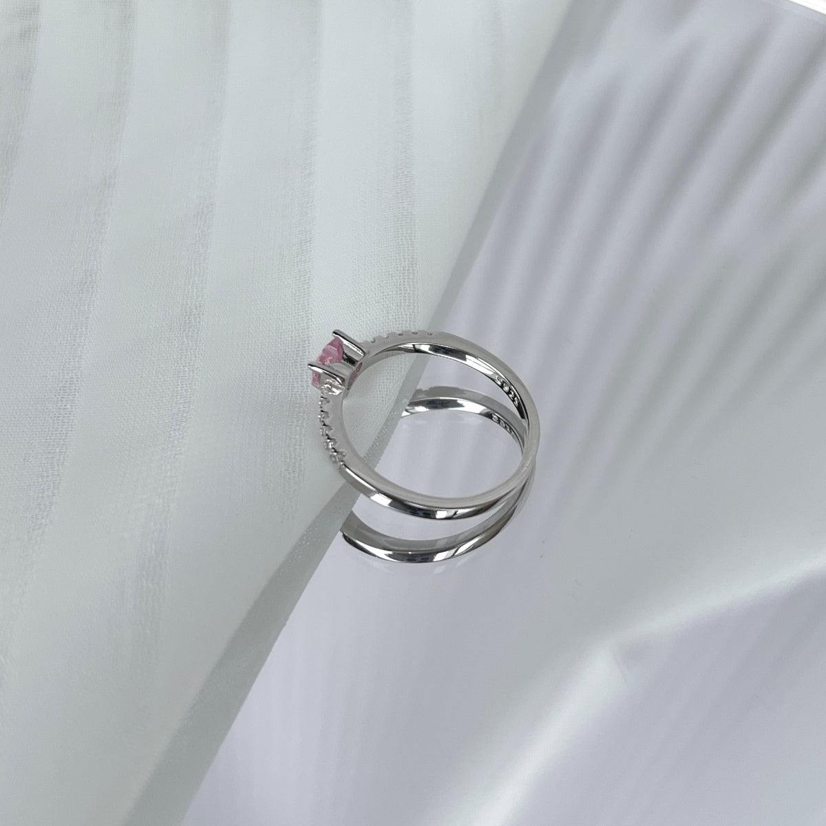 [Clover Jewelry]0.5カラット エタニティ 魅惑的なハート形 ラバーリング