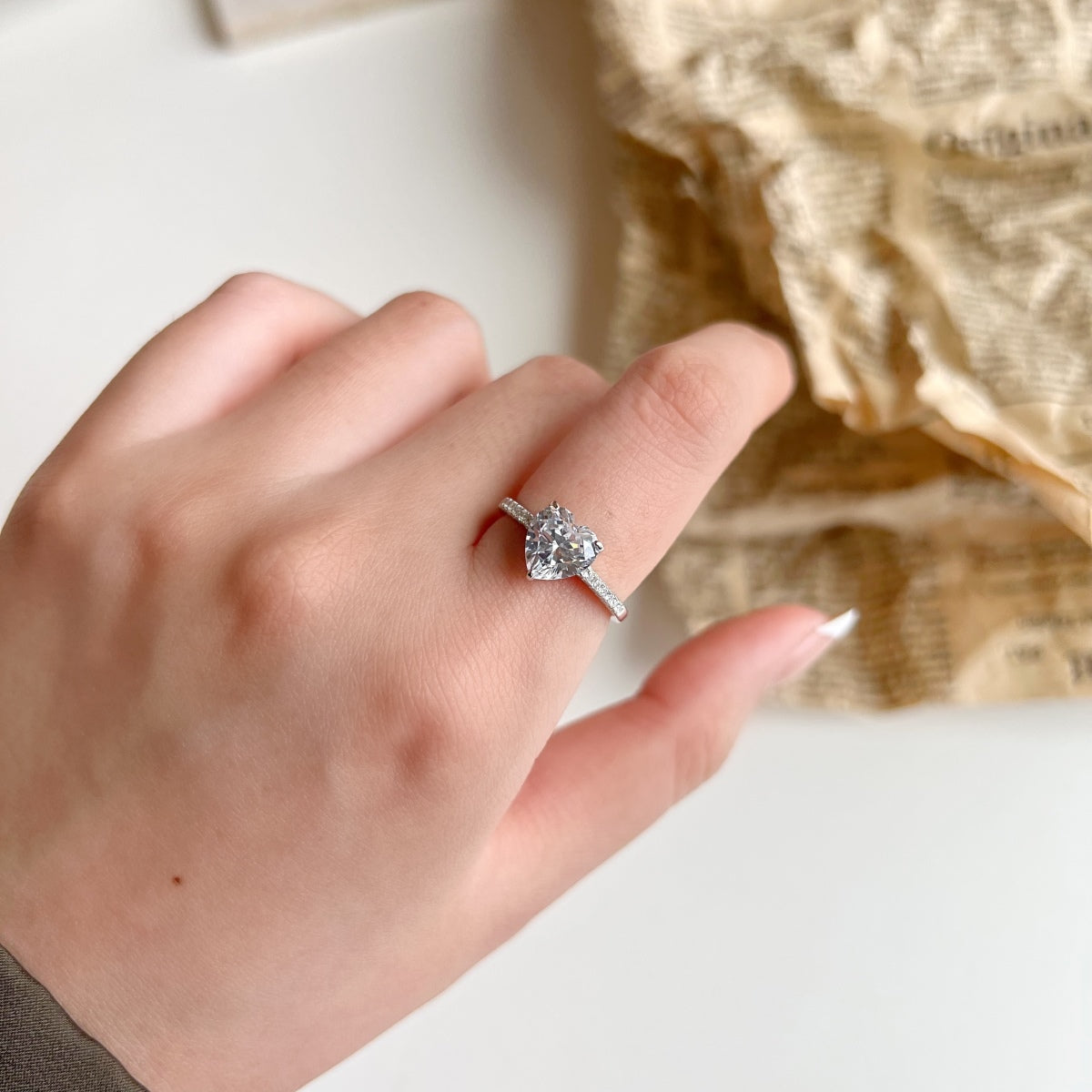 [Clover Jewelry]2.0カラット 華やかで光沢のあるハートカットラバーリング