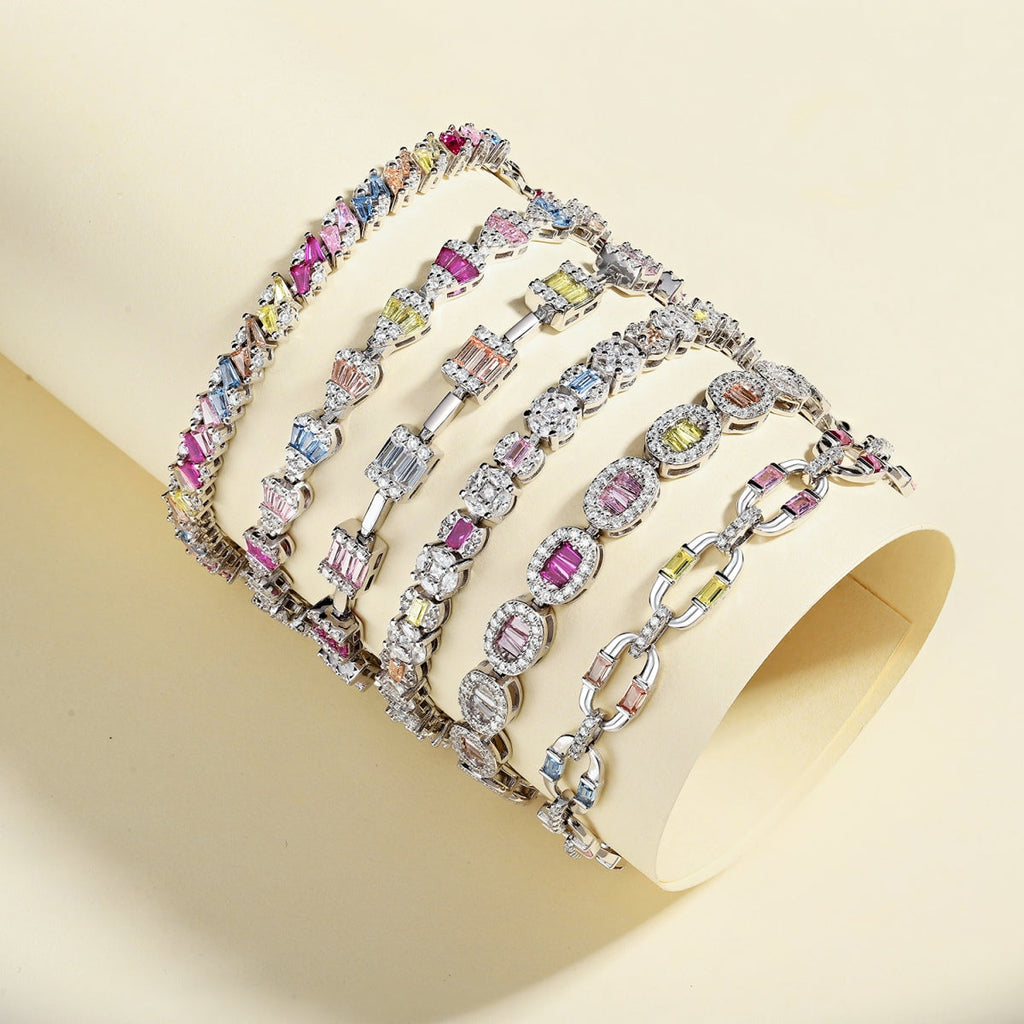 [Clover Jewelry]精巧な装飾が施されたエメラルドカットデイリーブレスレット