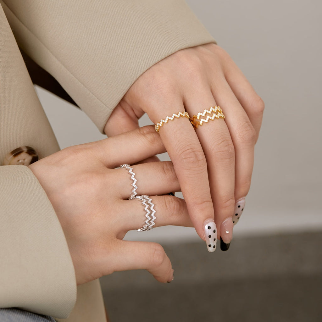 [Clover Jewelry]繊細で魅惑的なウェーブ型デイリーリング