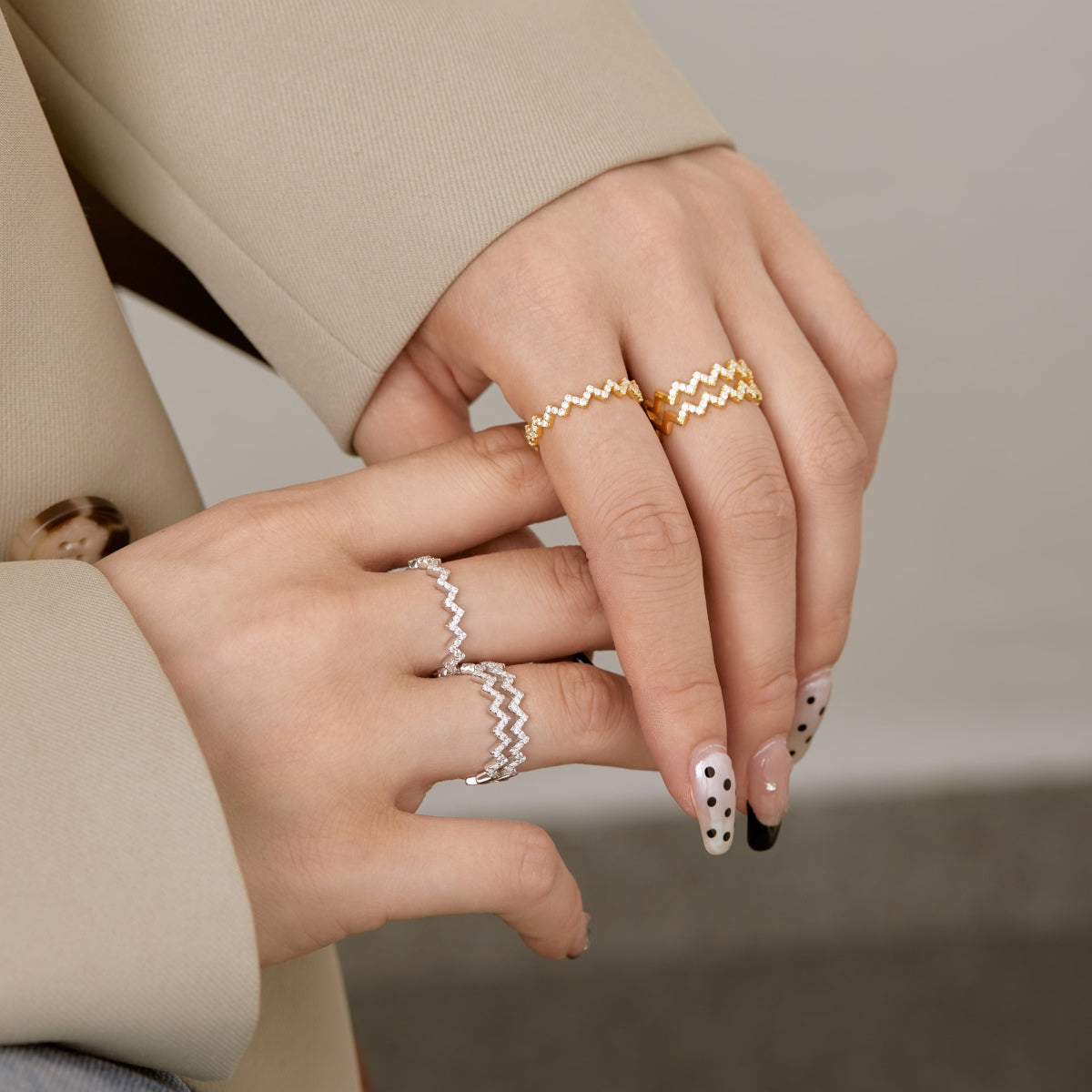 [Clover Jewelry]繊細で魅惑的なウェーブ型デイリーリング