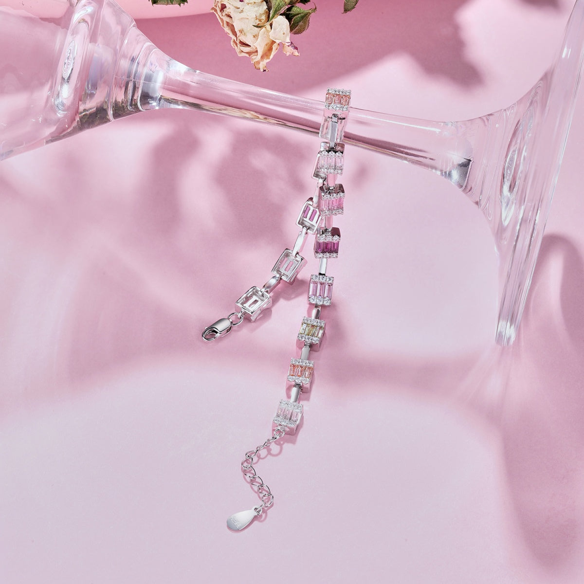 [Clover Jewelry]華奢で魅力的なエメラルドカットのデイリーブレスレット