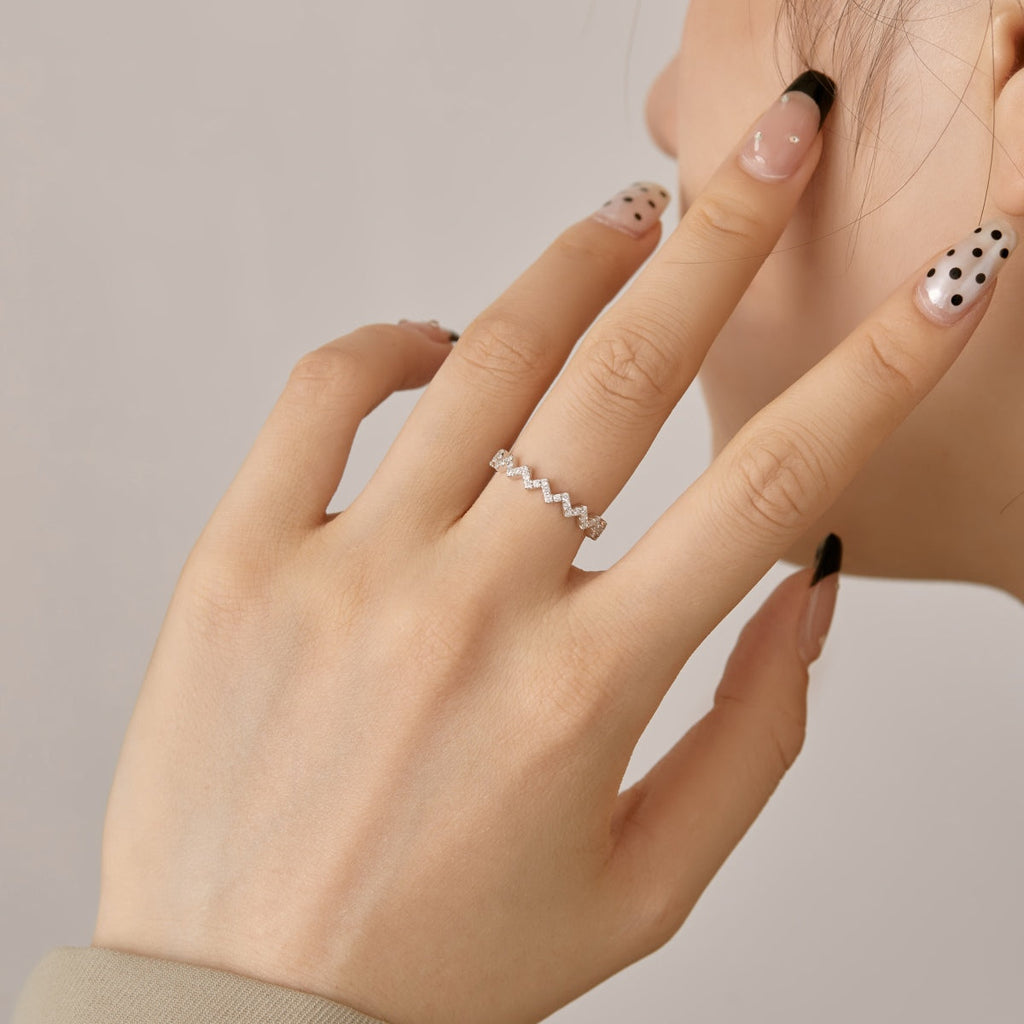 [Clover Jewelry]繊細で魅惑的なウェーブ型デイリーリング
