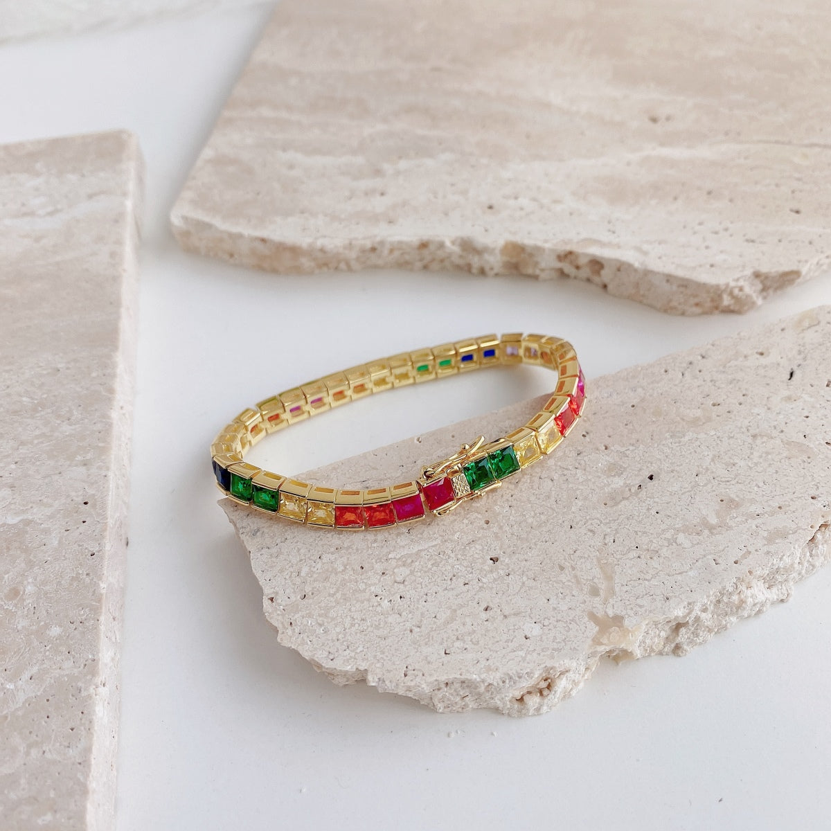 [Clover Jewelry]Funkelndes buntes Tennisarmband mit Prinzessinnenschliff