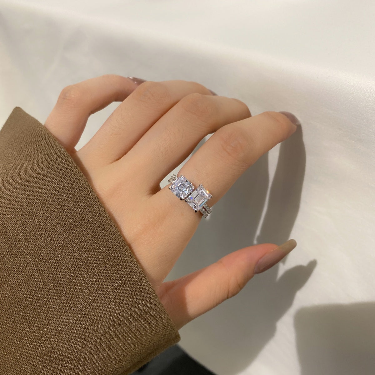 [Clover Jewelry]2.0カラット 華やかな光を放つラディアントカット パーティーリング