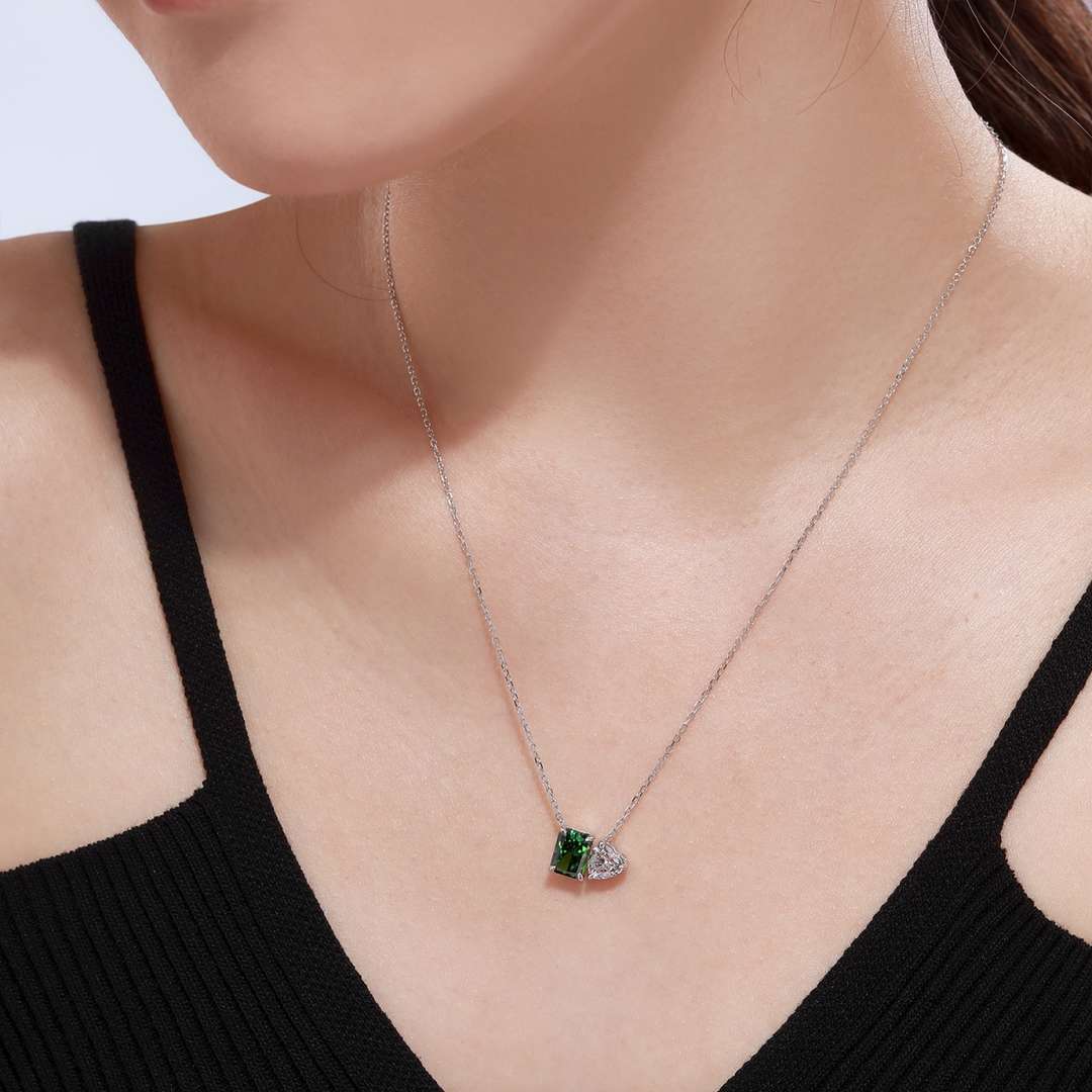 [Clover Jewelry]Funkelnde Halskette mit Quadrat- und Herzform