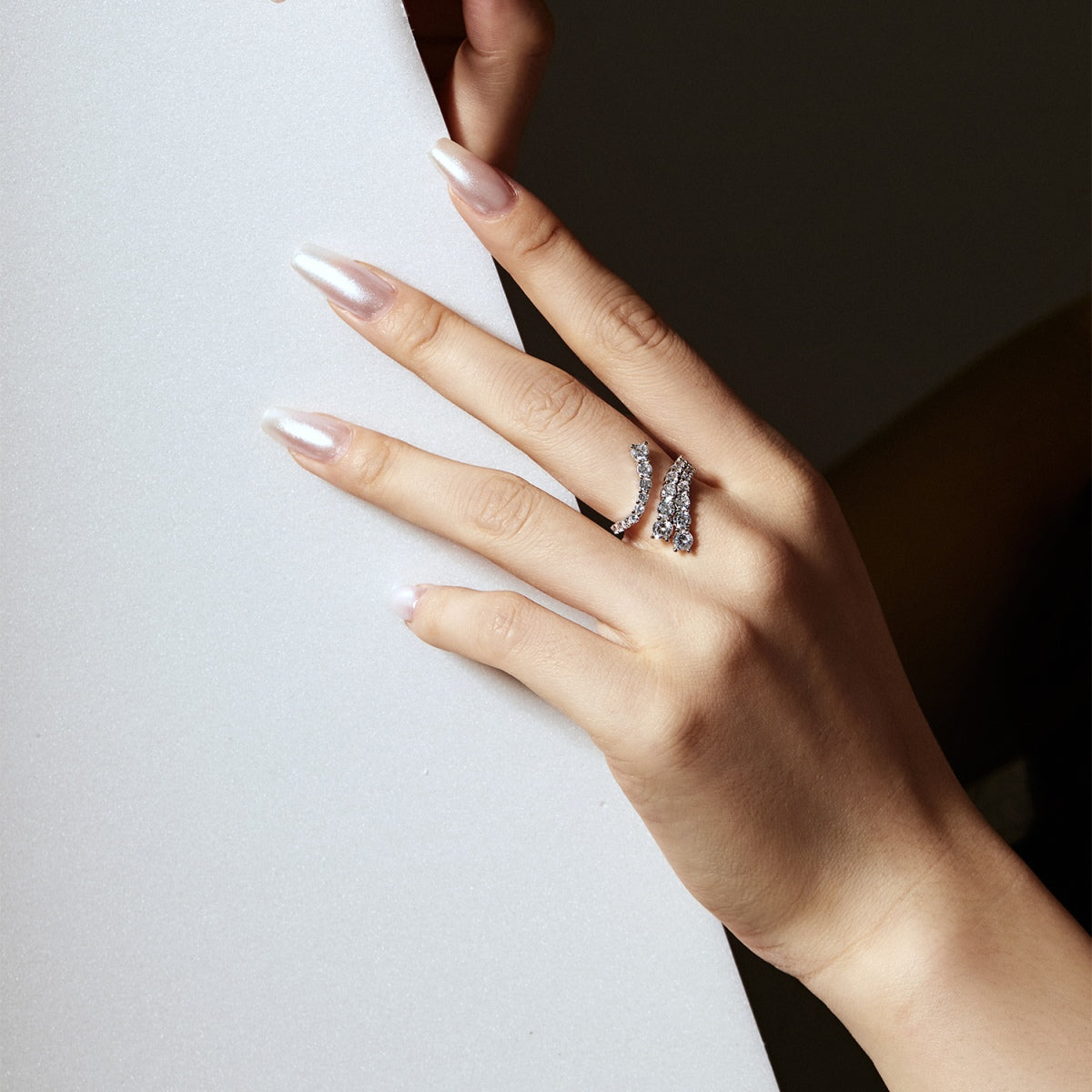 [Clover Jewelry]ユニークで鮮やかな蛇の形のデイリーリング