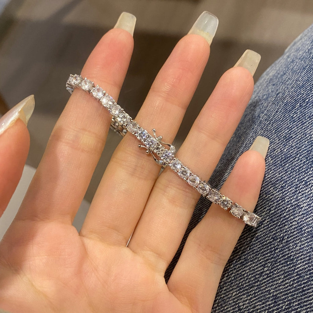 [Clover Jewelry]豪華な装飾 ラウンドカット テニスブレスレット