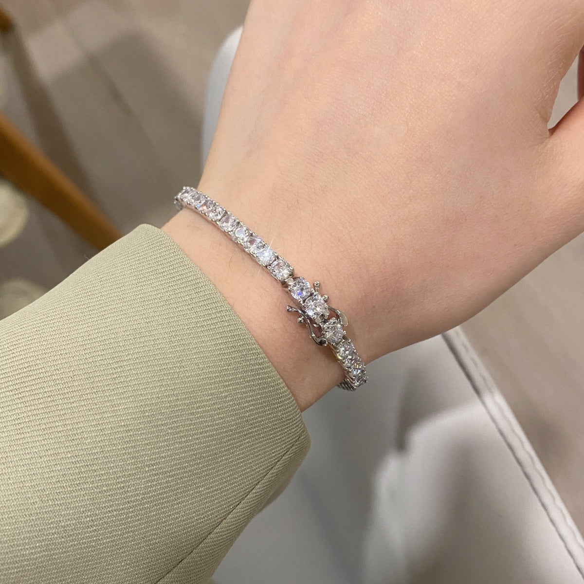 [Clover Jewelry]豪華な装飾 ラウンドカット テニスブレスレット