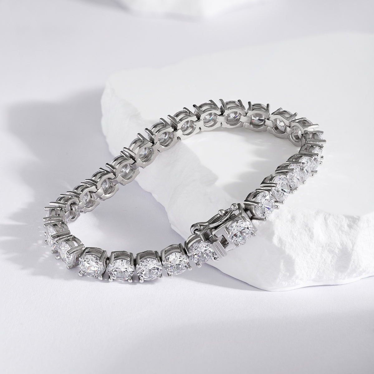 [Clover Jewelry]0.75カラット 輝くラウンドカット ウェディングブレスレット