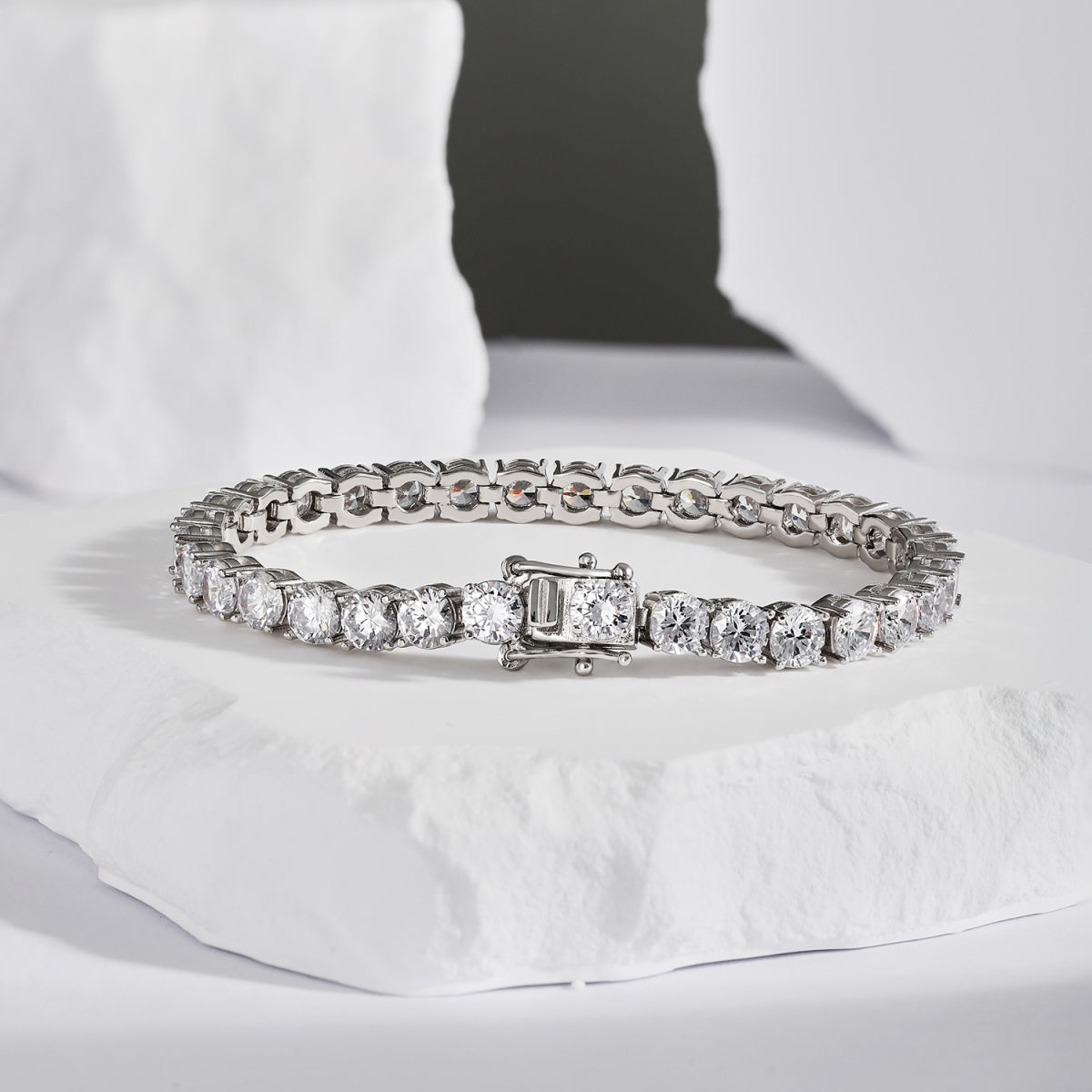 [Clover Jewelry]Aufwendig glitzerndes Hochzeitsarmband mit runden Steinen