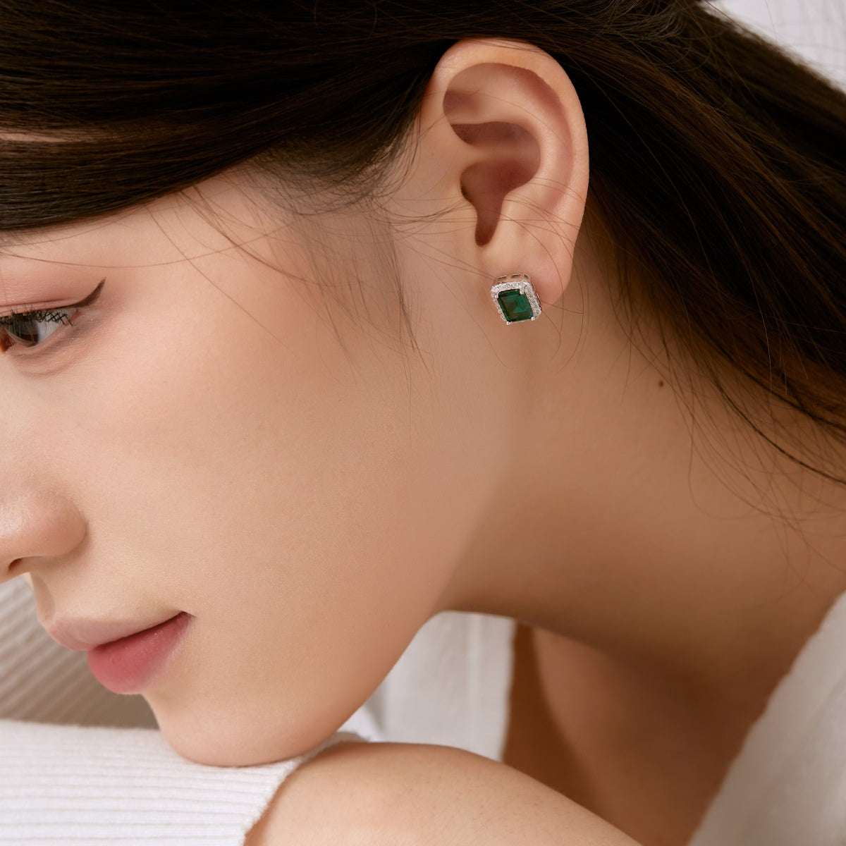 [Clover Jewelry]ラグジュアリーな上品なエメラルドカットバンケットイヤリング