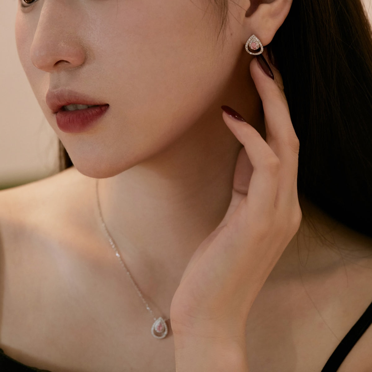 [クローバージュエリー]きらめく繊細な雫型デイリーピアス