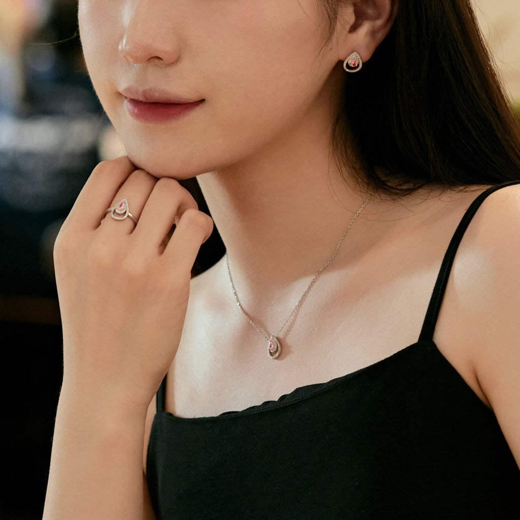 [クローバージュエリー]きらめく繊細な雫型デイリーピアス