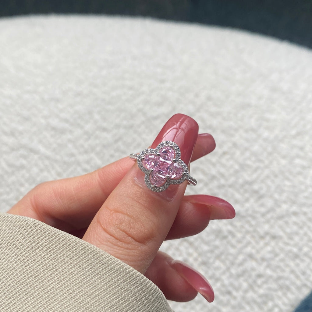 [クローバージュエリー]豪華なエタニティフラワー型バンケットリング