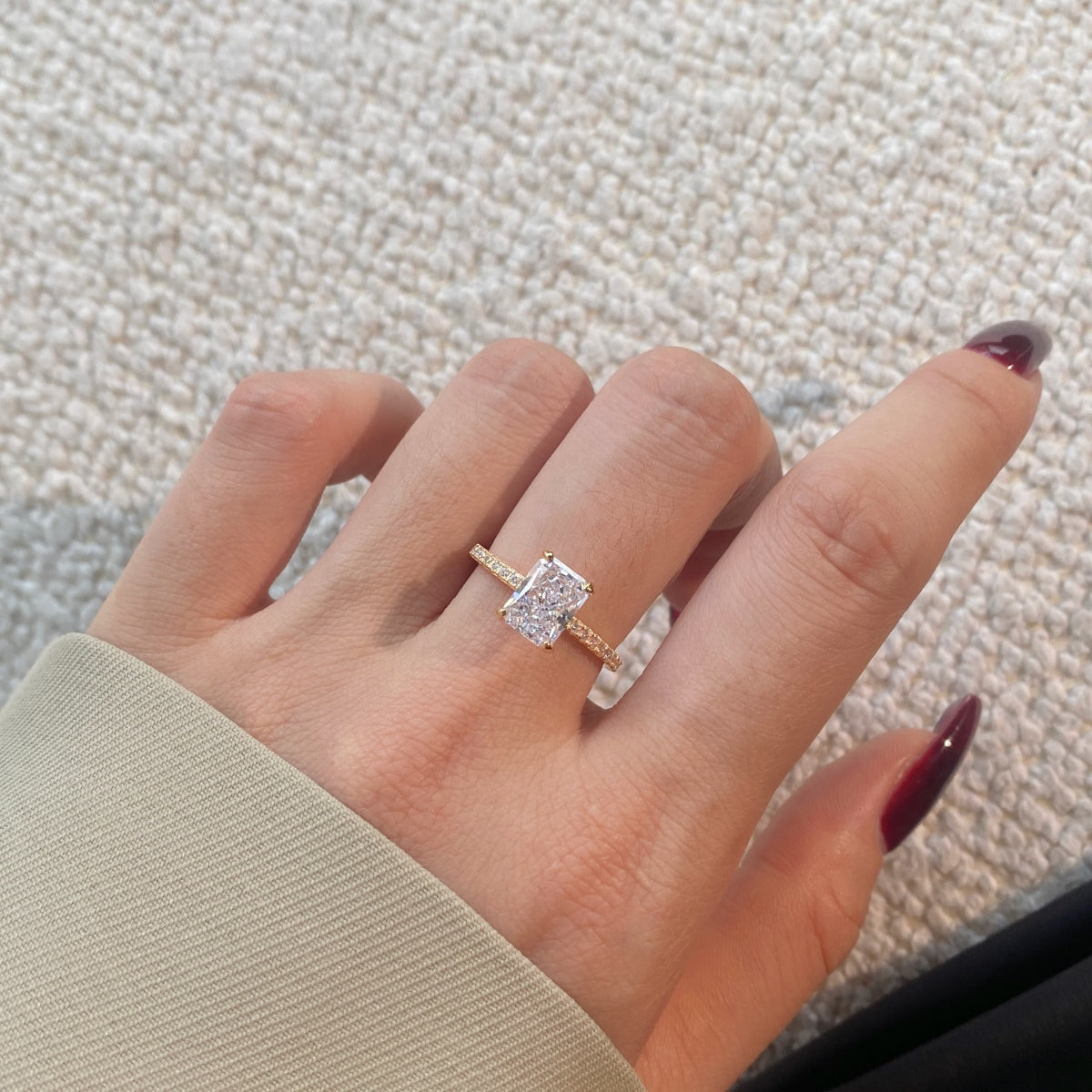 [Clover Jewelry]2.0カラット 華やかな輝き ラディアントカット パーティーリング