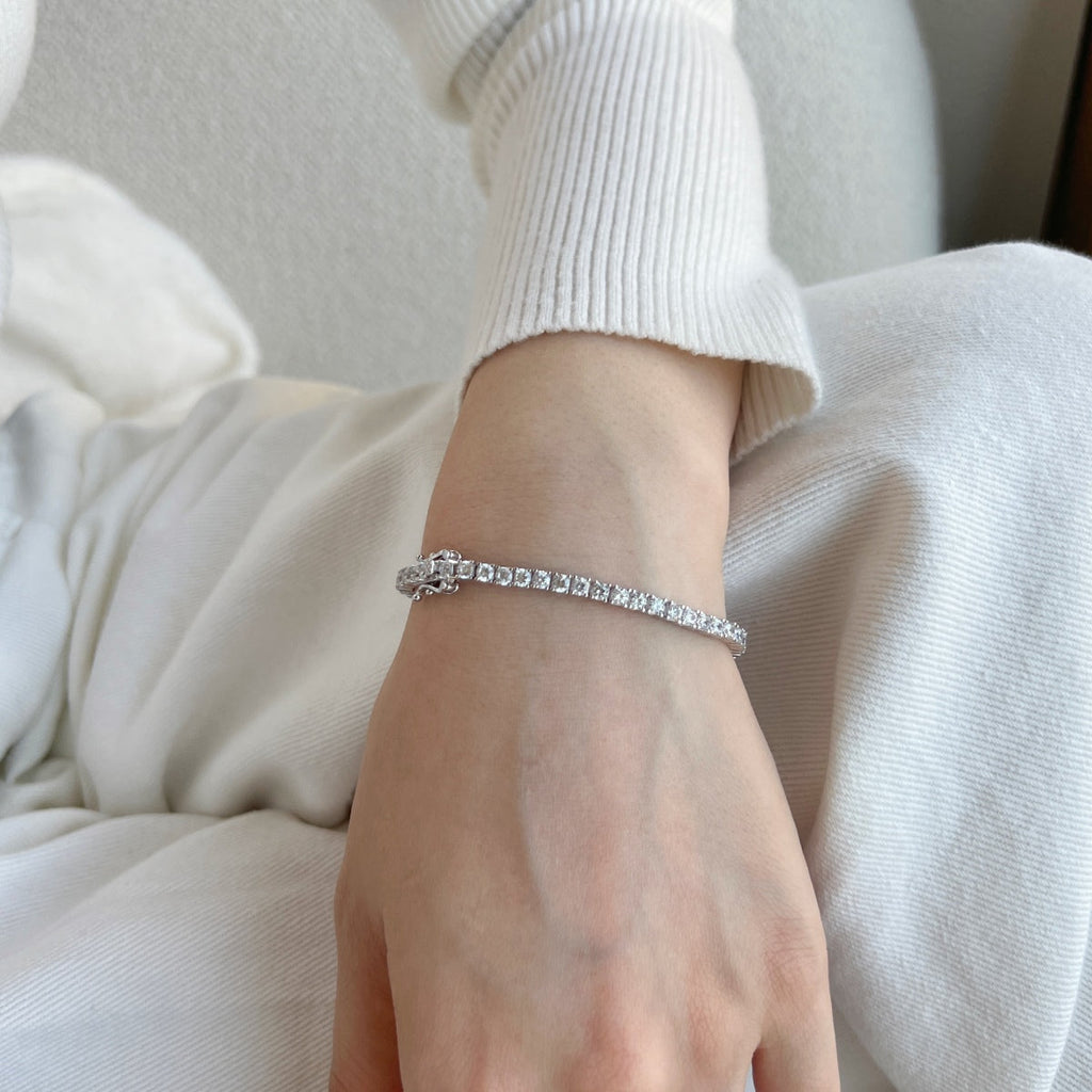 [Clover Jewelry]華奢で可愛らしいラウンドカットテニスブレスレット