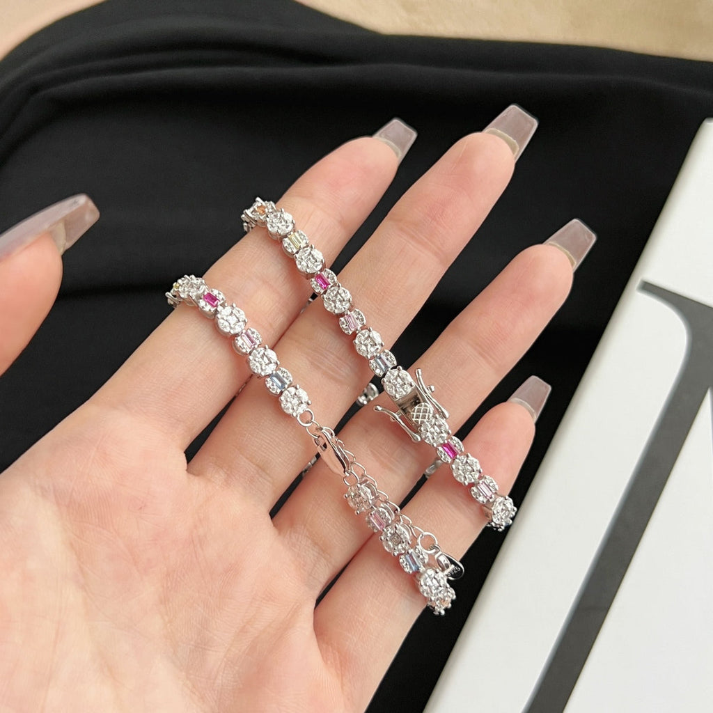 [クローバージエリー]デイリー使いにぴったりの、まばゆく輝くマルチカットブレスレット